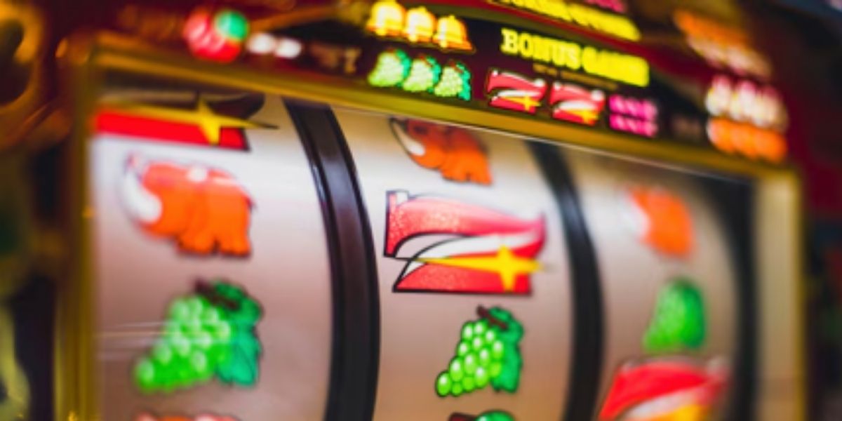 Evolution of Slot Machine Mechanics in Online Gaming